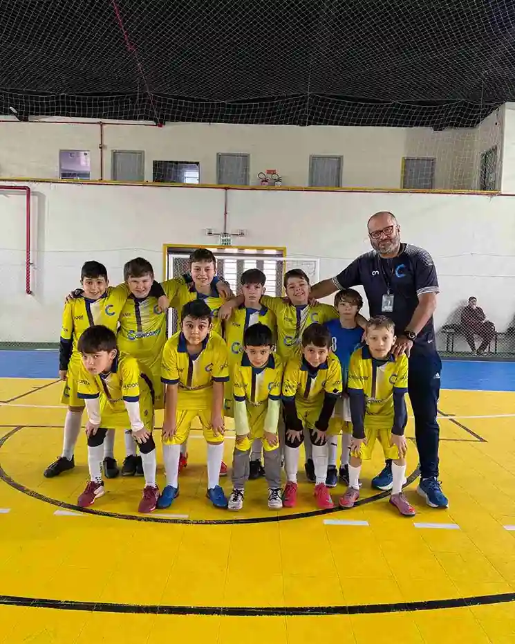 Times infantis e juvenis Colégio Concórdia voleibol futebol